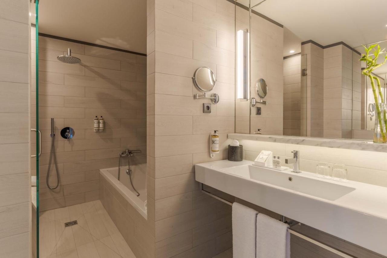 Pestana Douro Riverside - Preferred Hotels & Resorts, Lifestyle Valbom  Kültér fotó Bathroom